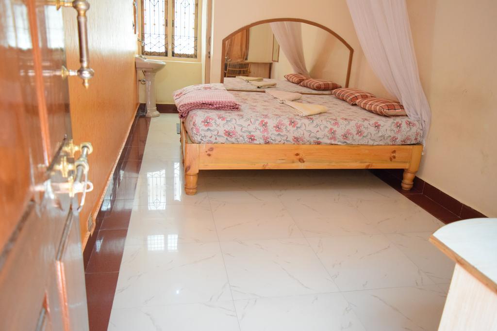 Lakshmi Heritage Tourist Home Hampi Exterior photo